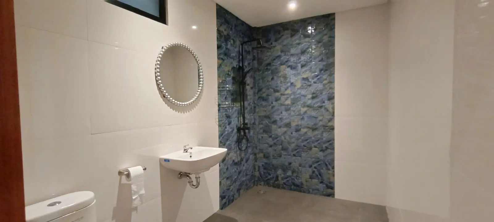 Navee studio apartment — image 2