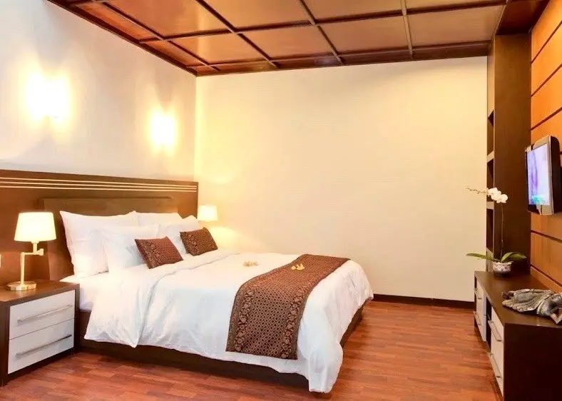 4 BEDROOMS VILLA IN KUTA 10 MINUTES TO DOUBLE SIX BEACH — image 3
