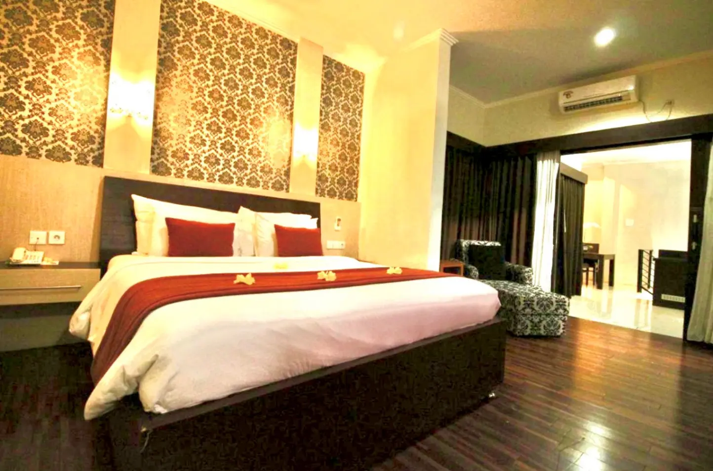 4 BEDROOMS VILLA IN KUTA 10 MINUTES TO DOUBLE SIX BEACH — image 4