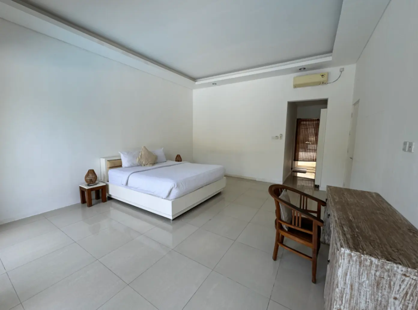 No 301 - Room in shared villa in Batu Bolong Canggu