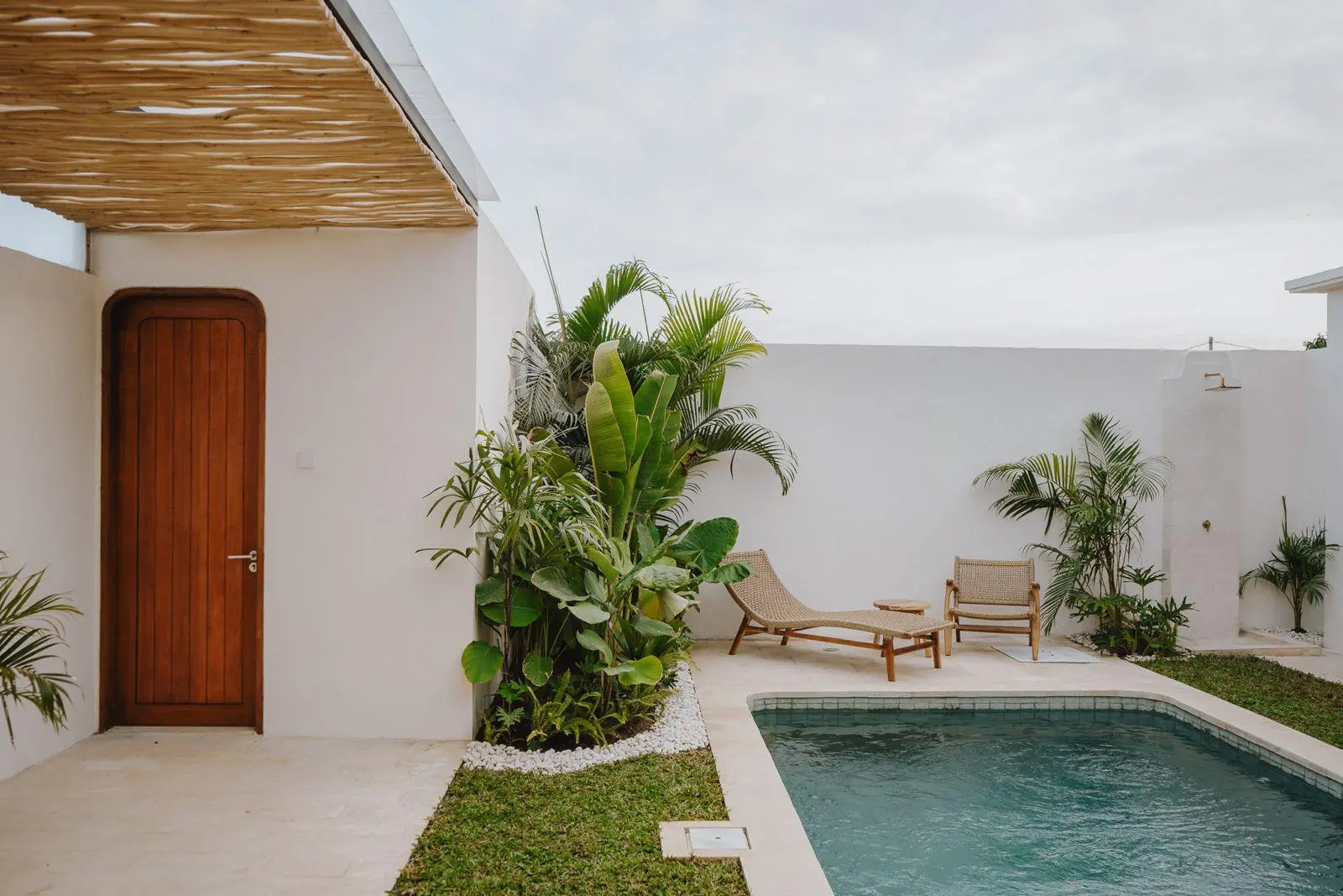 3 BEDROOM VILLA FOR MONTHLY OR YEARLY RENT IN HEART OF PERERENAN – IB60