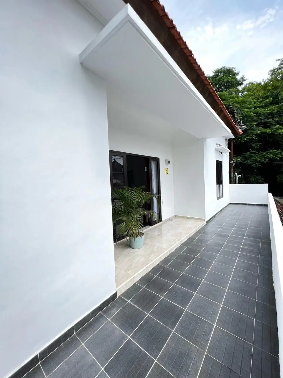 COZY PENTHOUSE 1 BEDROOM IN BUDUK 15 MINUTE TO CANGGU — image 4