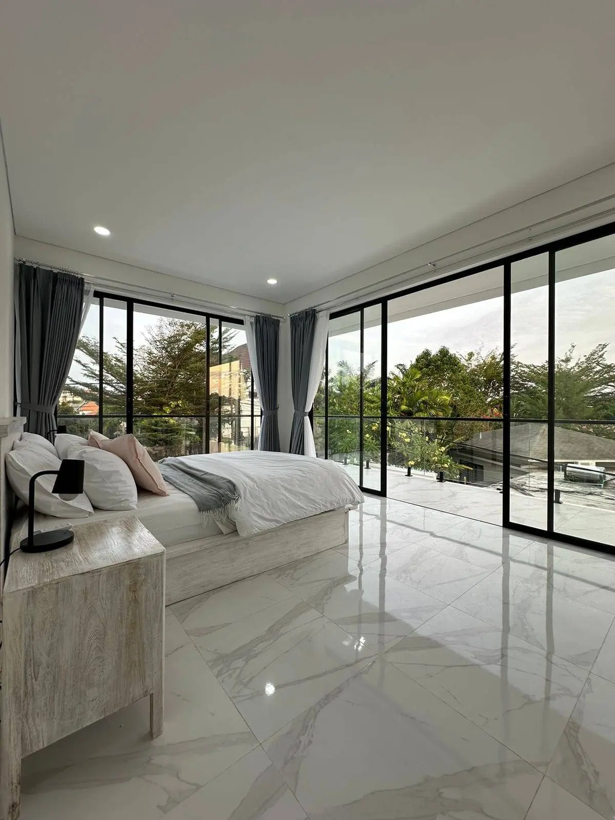 FOR LEASE !! MODERN LUXURY VILLA FOR SALE – UMALAS BUMBAK