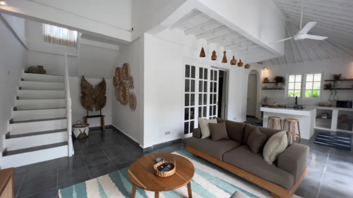 3BR Villa with Spacious Garden in Central Seminyak — image 2
