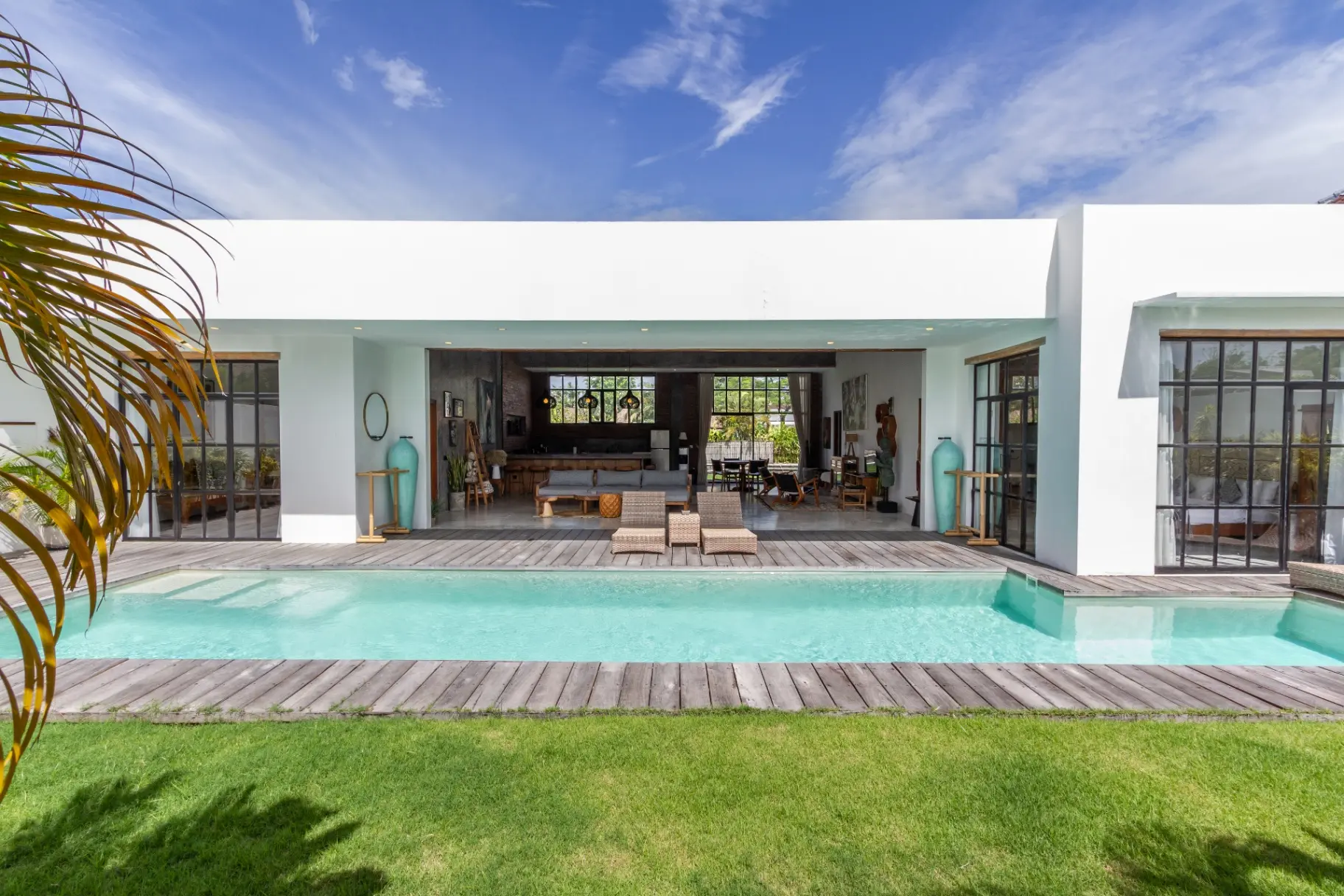Villa Maje - Loft Style 3BDR Villa with Private Pool in Batubelig Seminyak