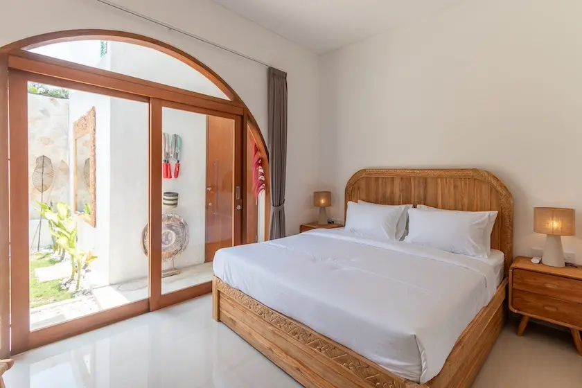 TROPICAL 3-BEDROOM VILLA IN NORTH CANGGU FOR SALE. — image 1