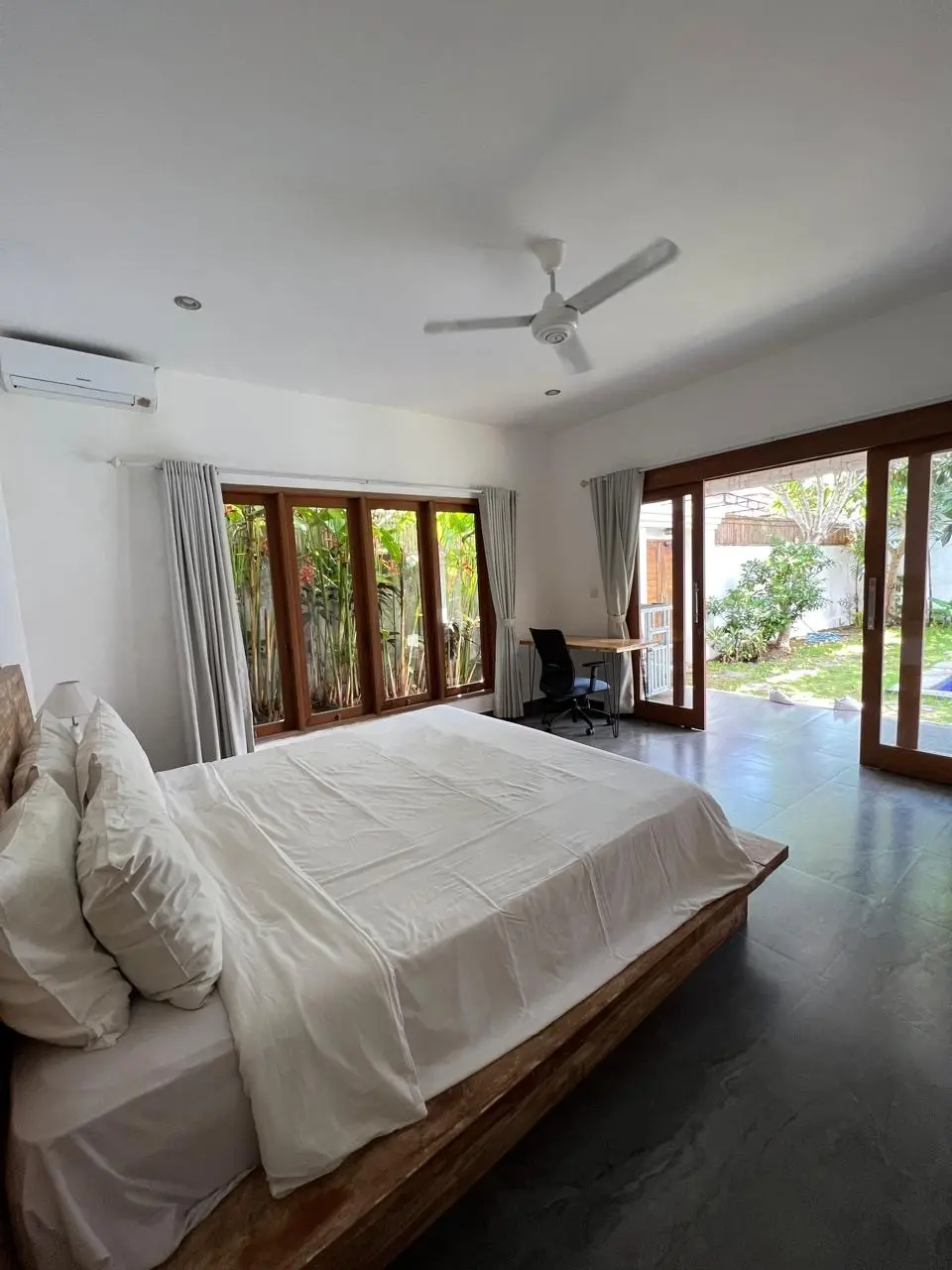Master Room · Private Bathroom & Desk in Canggu Villa (No Construction around!)