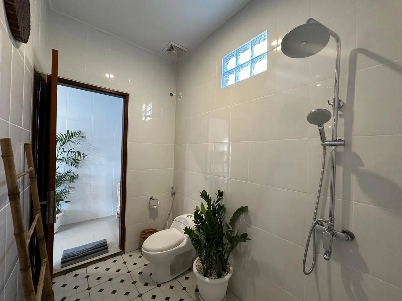 Villa For Rent 2 Bed In Semer Kerobokan Bali — image 4