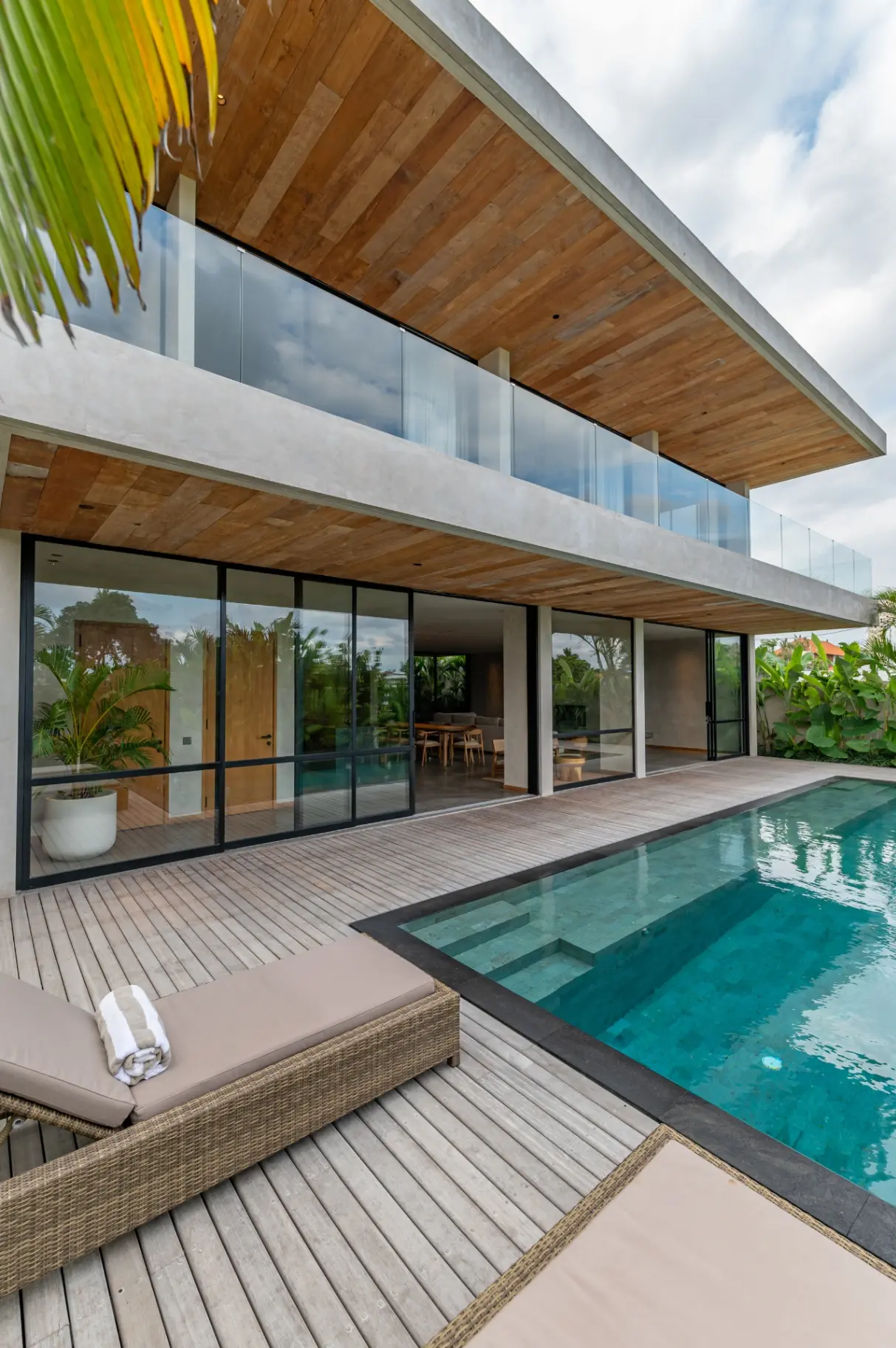 Modern 3-Bedroom Family Villa with Panoramic Roof Terrace in Pererenan