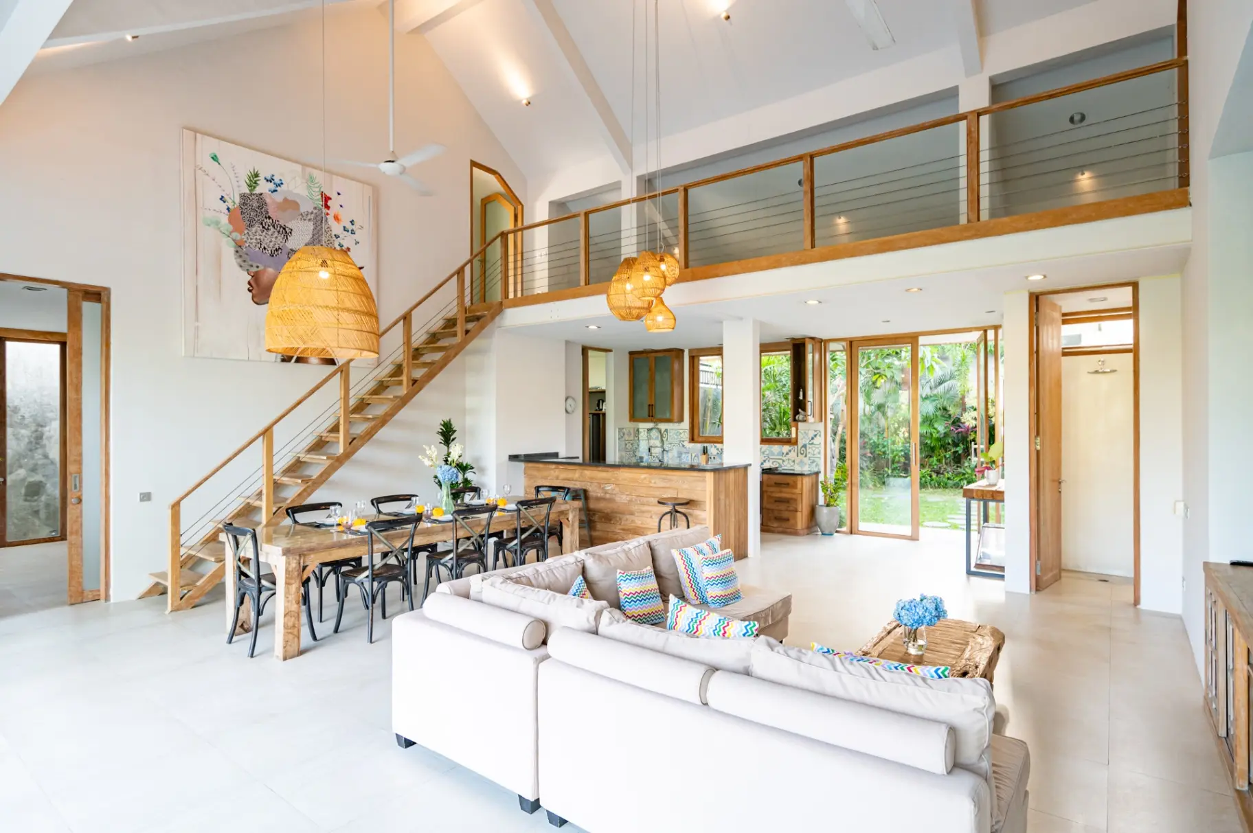 Elegant 5-Bedroom Family Villa with Spacious Garden in Berawa — image 1