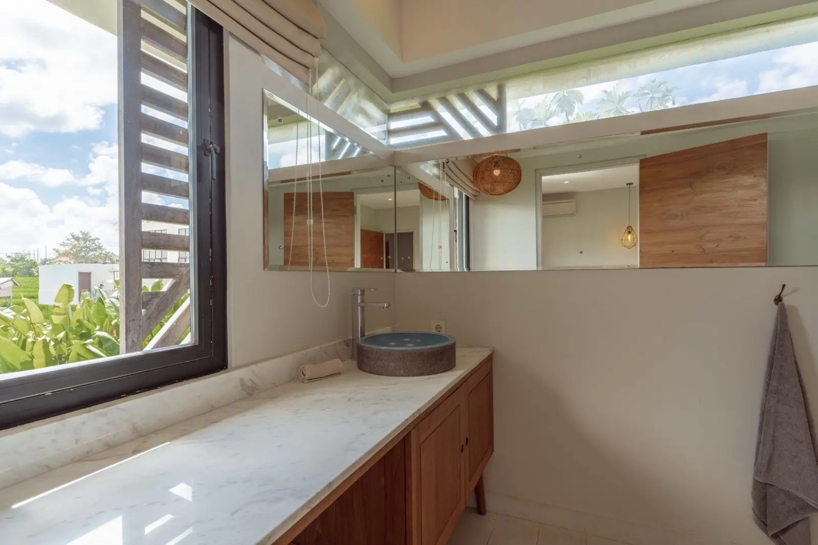 Villa For Rent 5 Bed In Berawa Tibubeneng Bali — image 1