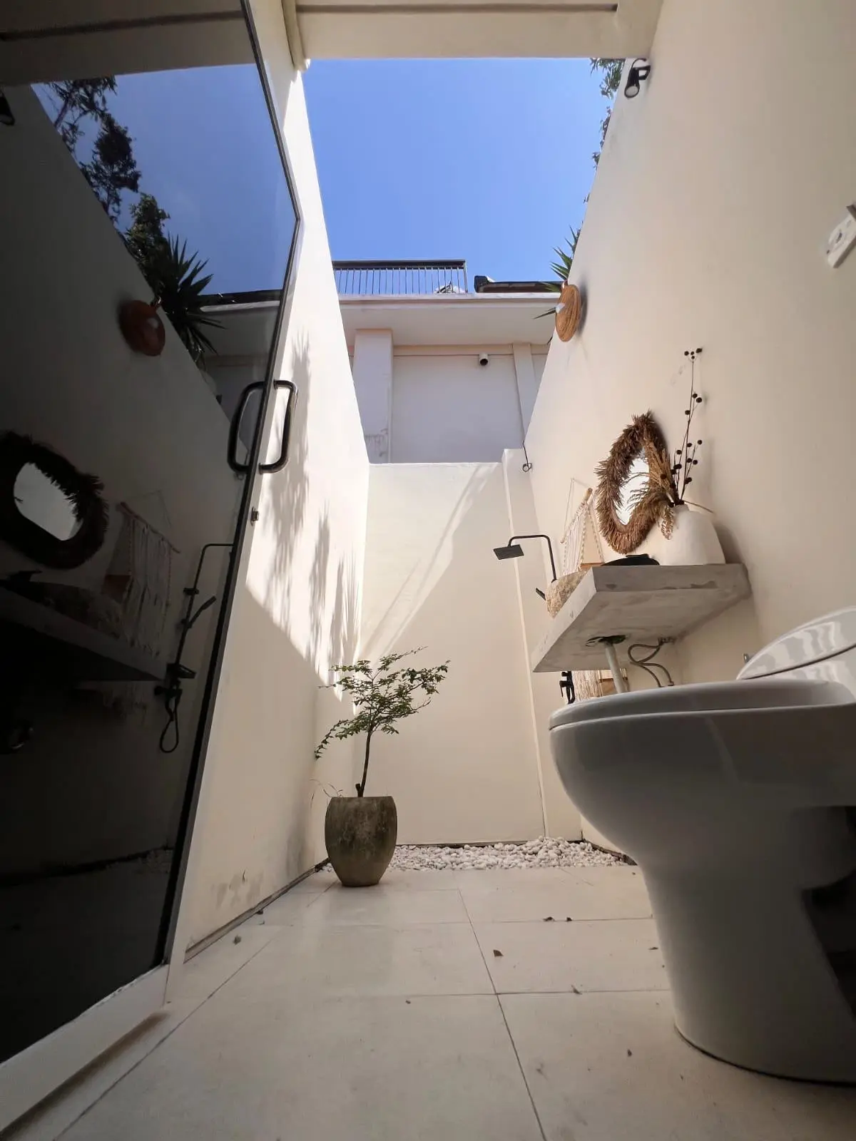 Villa For Rent 3 Bed In Semer Kerobokan Badung Bali — image 4
