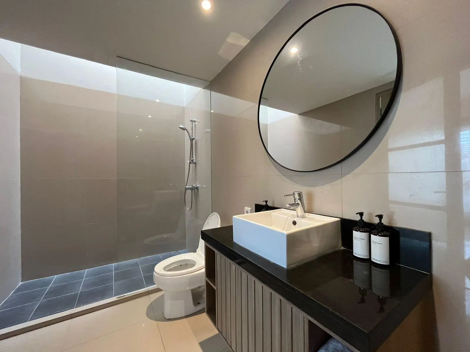Villa For Rent 3 Bed Tegal Cupek Umalas Kerobokan Bali — image 4