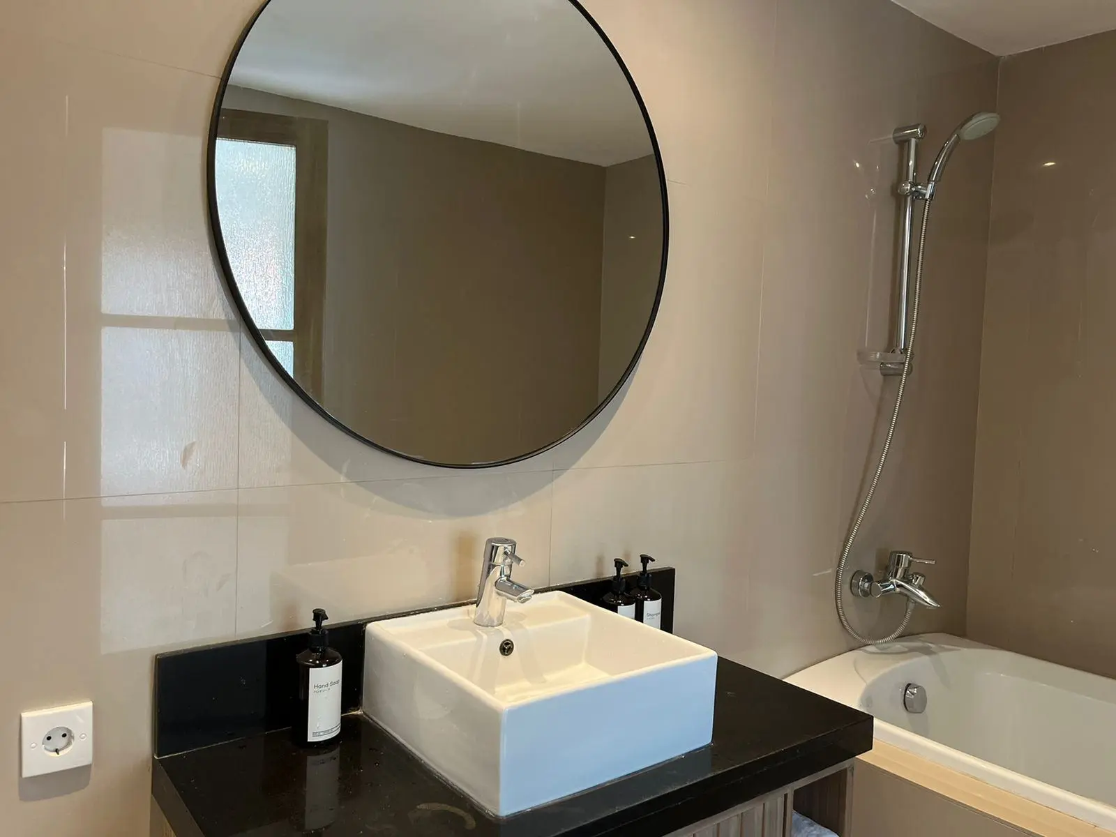 Villa For Rent 3 Bed Tegal Cupek Umalas Kerobokan Bali — image 2