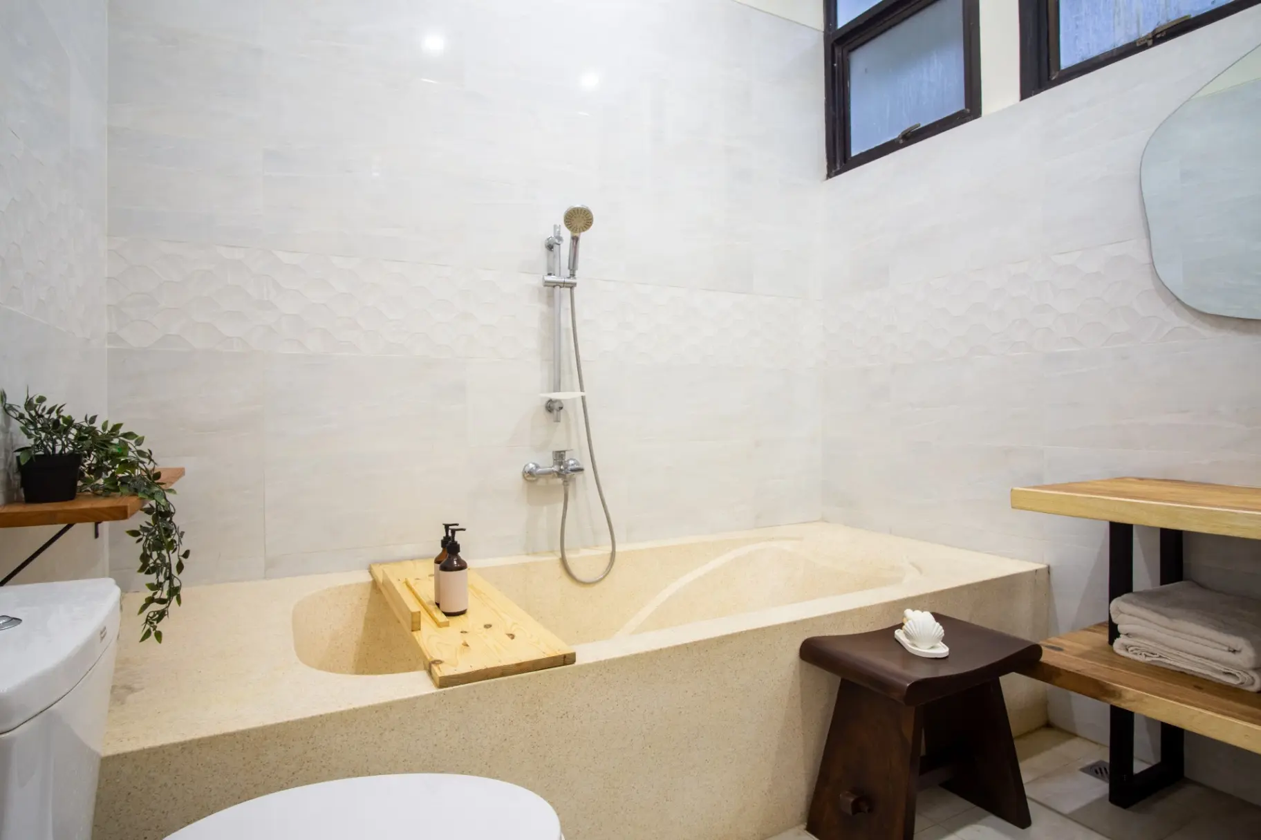 Villa For Rent 3 Bed In Berawa BeachTibubeneng — image 2