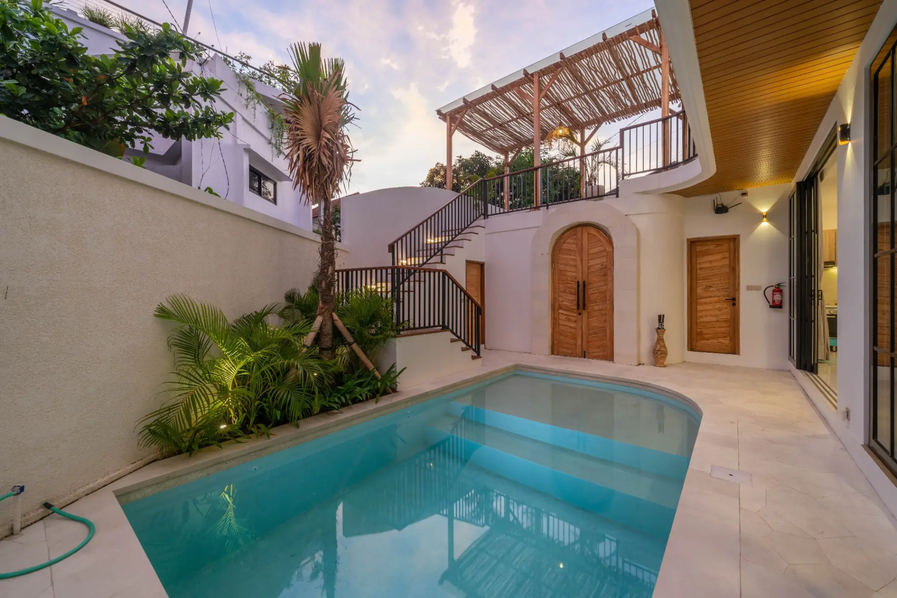 Villa Wilhelmina - Stylish 3-Bedroom Villa in Umalas with Rooftop! — image 2