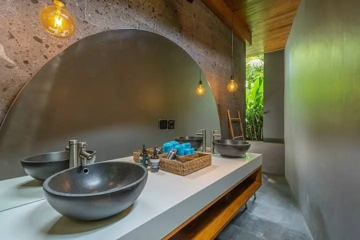 Villa For Rent 8 Bed In PererenanBadung Bali — image 2