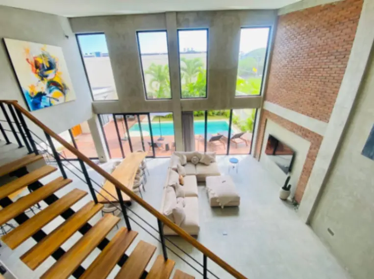 4 Bedrooms Villa Walking Distance to Berawa Beach — image 3