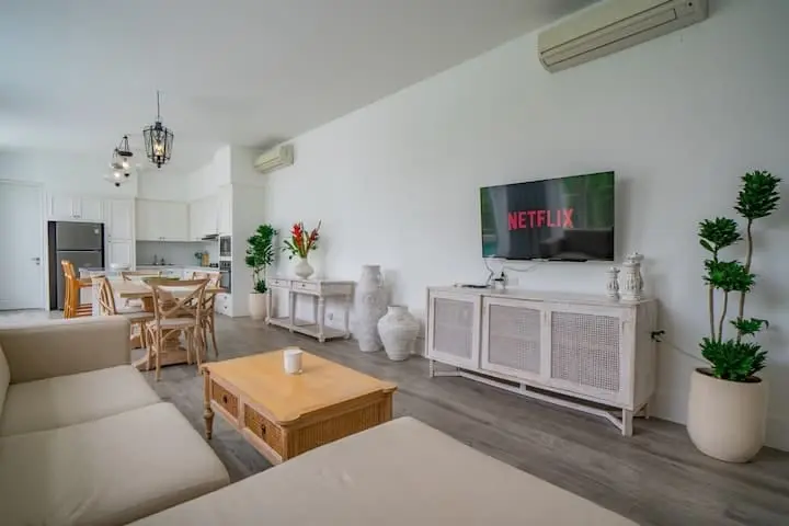 Villa For Rent 3 Bed In BerawaTibubeneng Bali — image 4