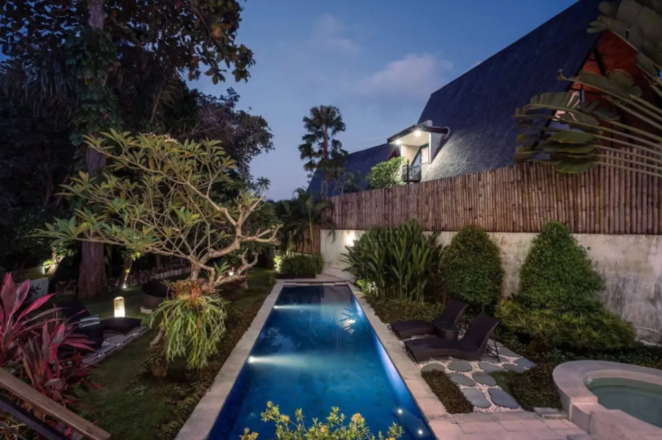 4 Bedrooms Villa River Side