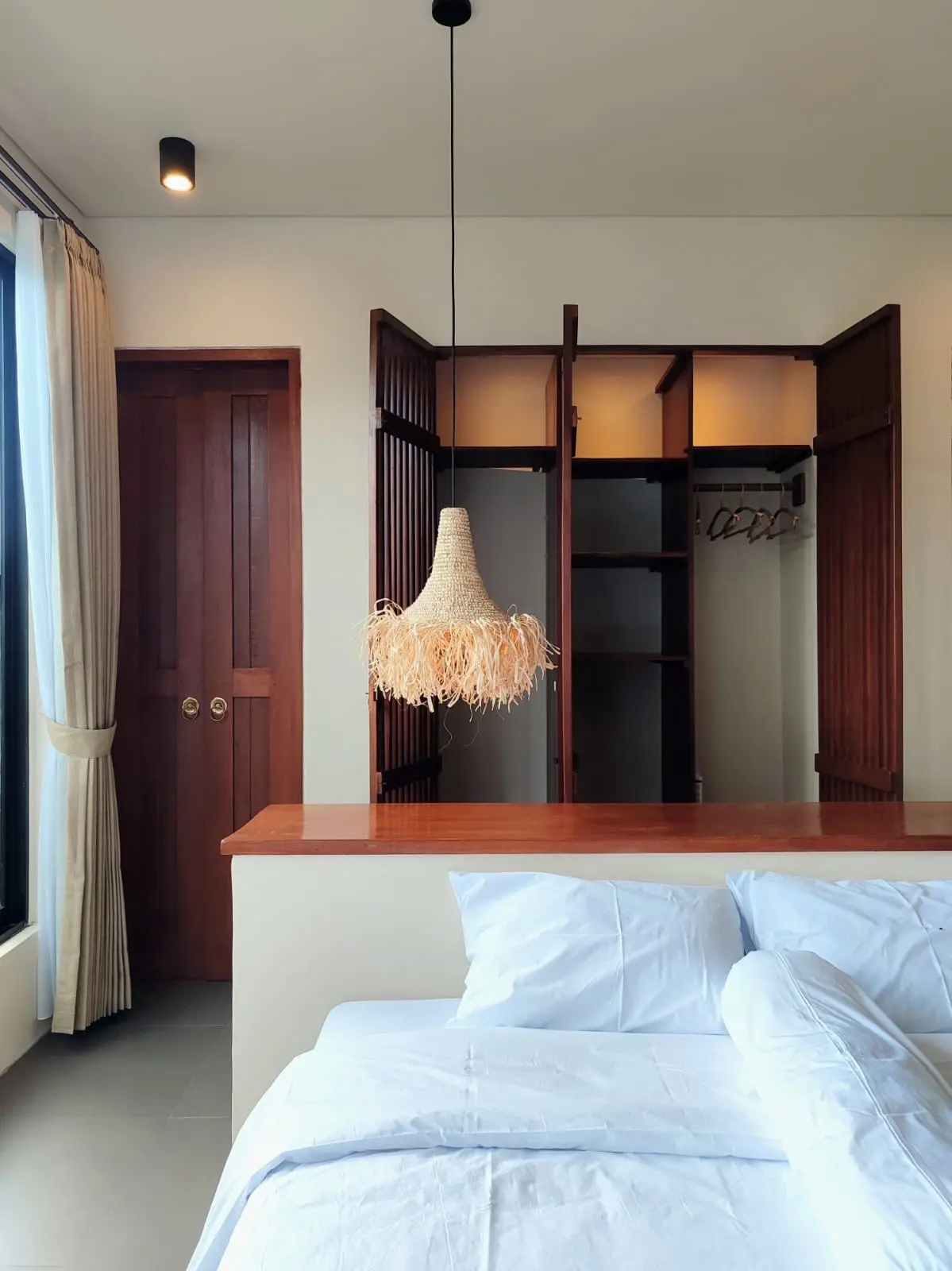 MODERN & CLEAN STUDIO APARTMENT IN TUMBAK BAYUH 5 MINUTE TO OBSIDIAN GYM