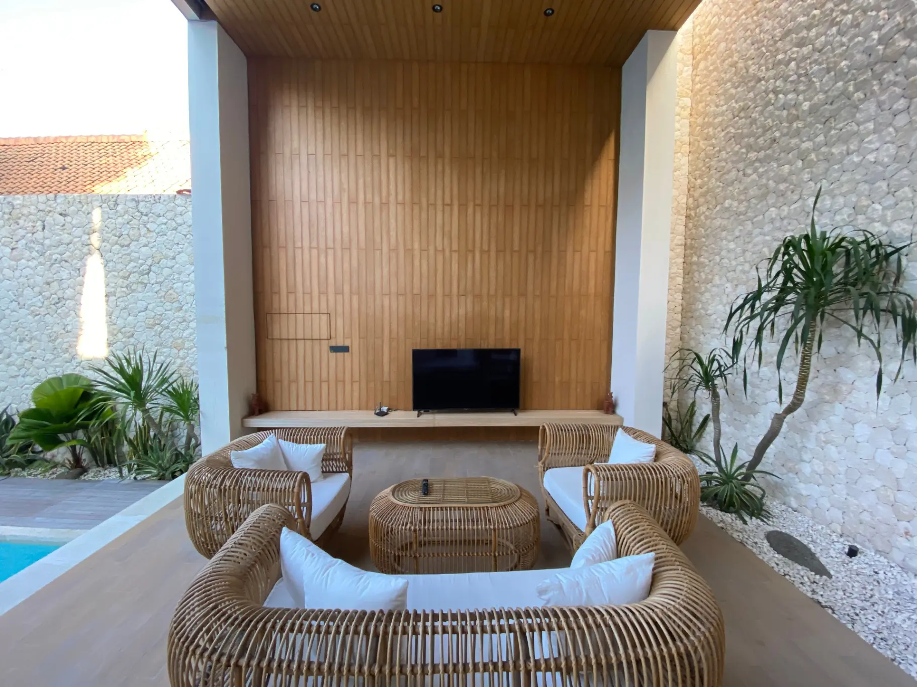 Luxury 3BR Villa - Cemagi — image 4