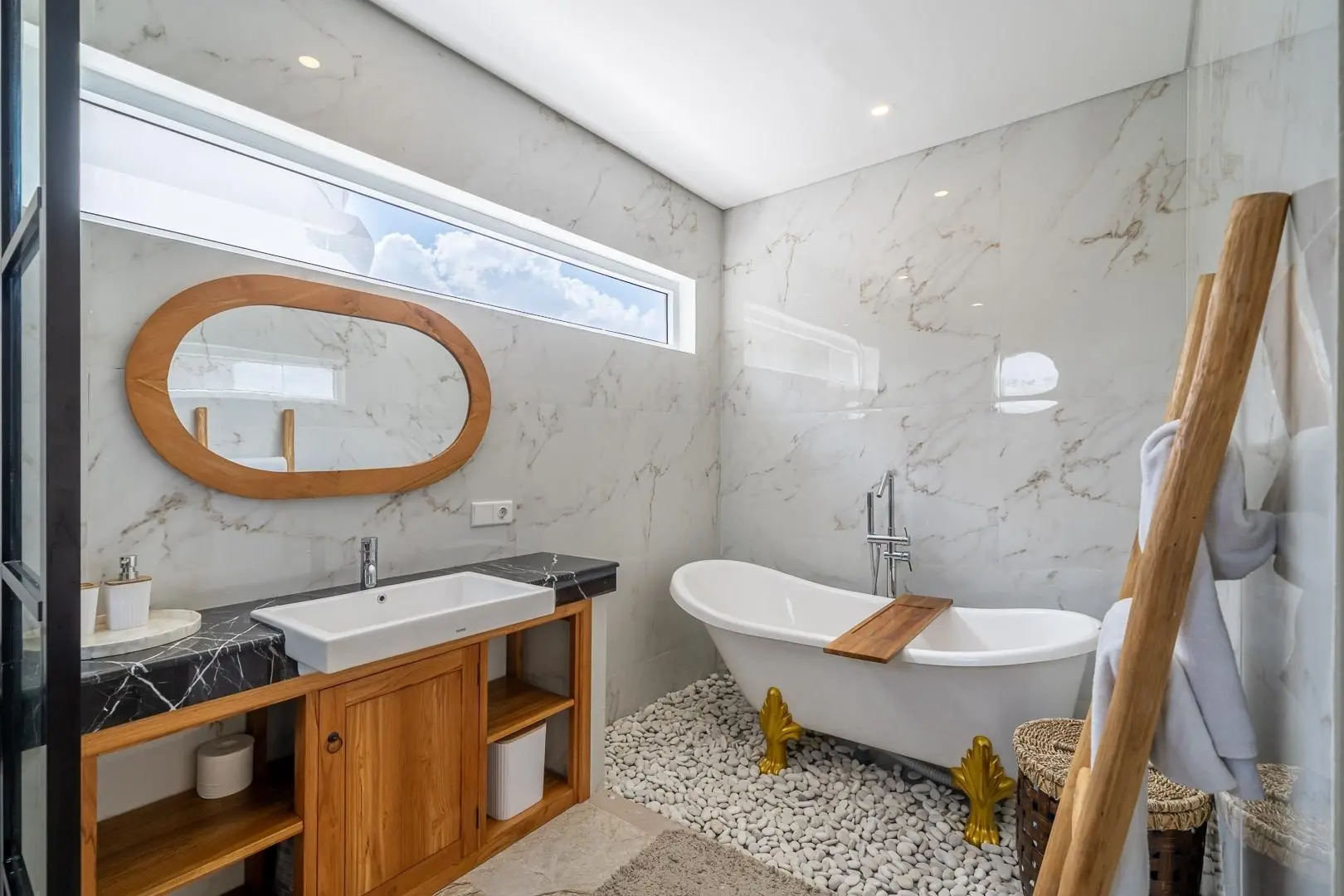 Villa For Rent 3 Bed Tumbak Bayuh Badung Bali — image 3
