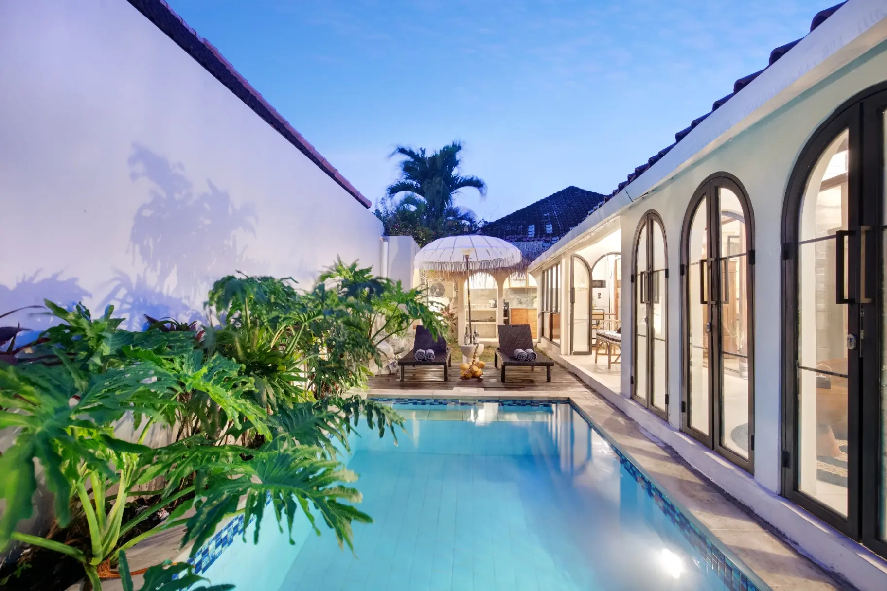 Canggu Beach House with pool - UNDER 200 million IDR A YEAR 2 Bedroom 2 Bathroom Walk to Beach