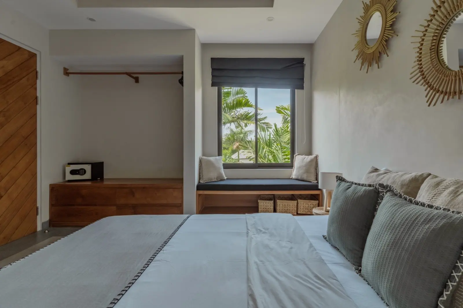 Villa For Rent 4 Bed In Berawa Tibubeneng Bali — image 3