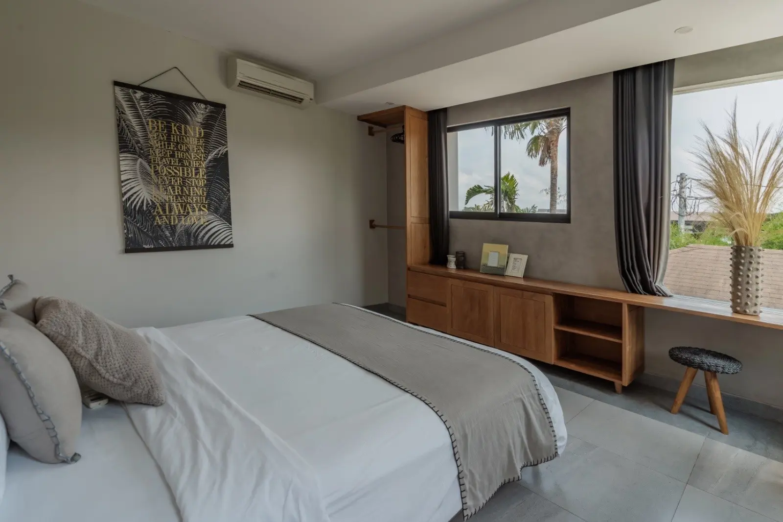Villa For Rent 4 Bed In Berawa Tibubeneng Bali — image 2