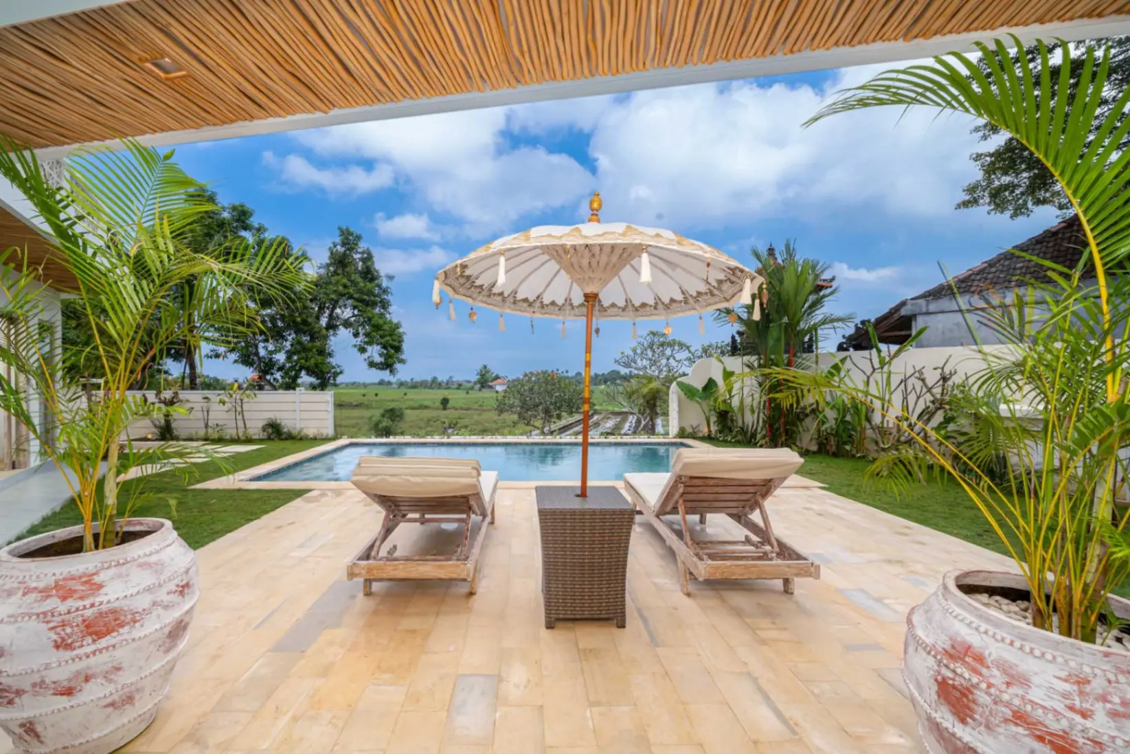 4-Bedroom Villa with Scenic Volcano & Rice Field Vistas in Kaba-Kaba — image 4