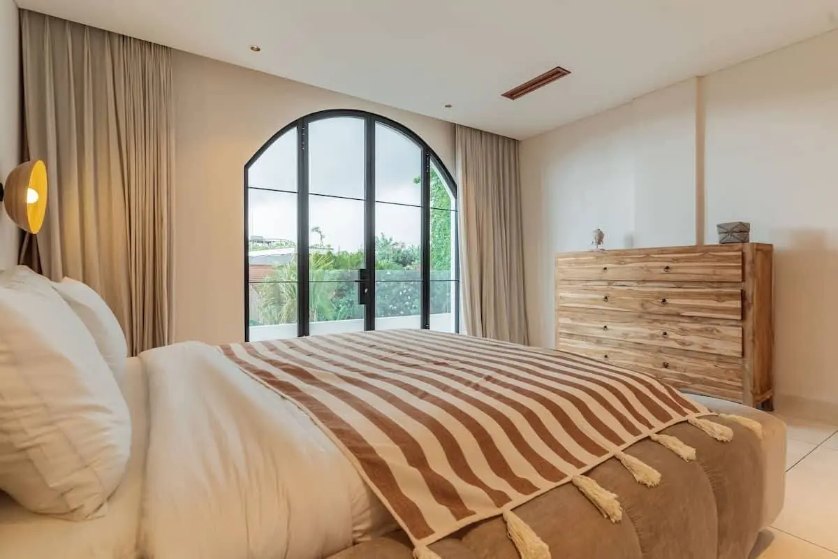 Villa For Rent 4 Bed In Berawa Tibubeneng Bali — image 3