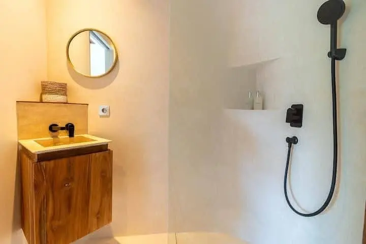 Villa For Rent 4 Bed In Berawa Tibubeneng Bali — image 1