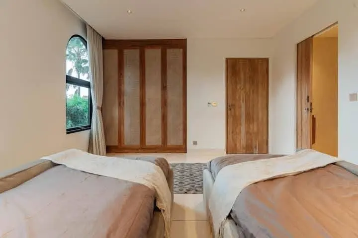 Villa For Rent 4 Bed In Berawa Tibubeneng Bali — image 2