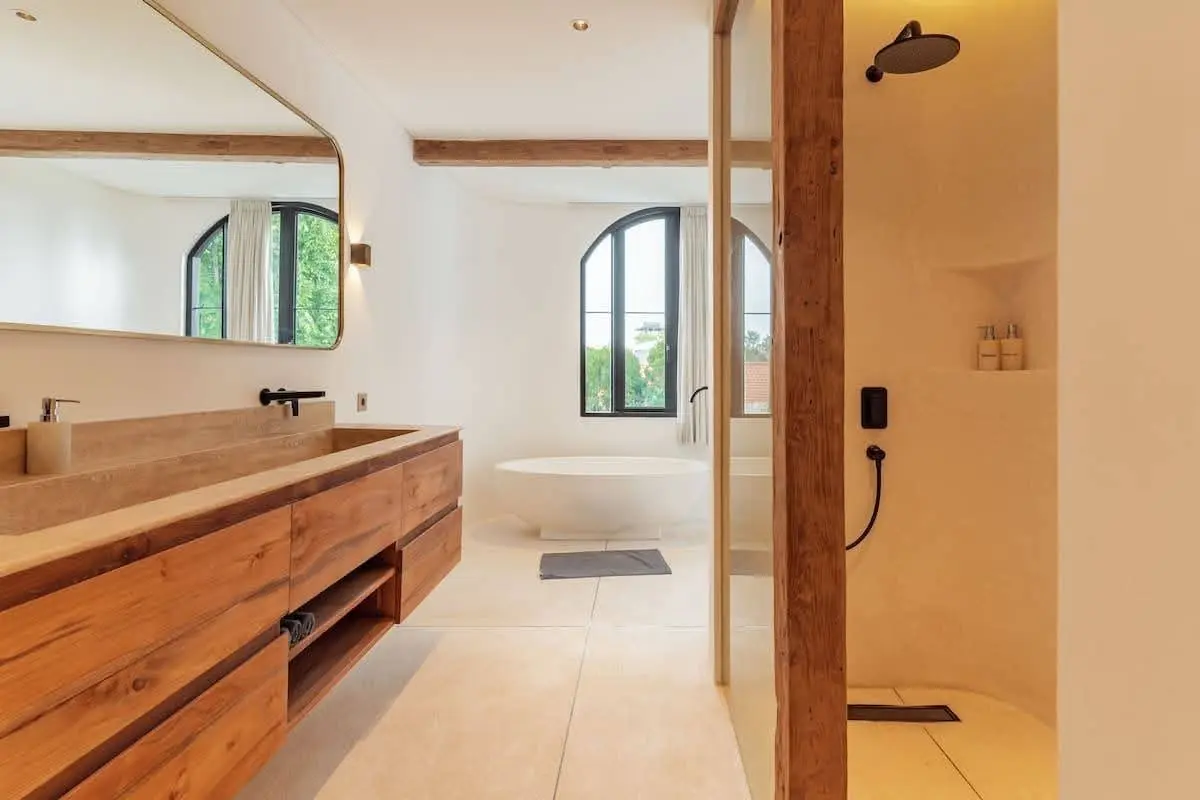 Villa For Rent 4 Bed In Berawa Tibubeneng Bali — image 4
