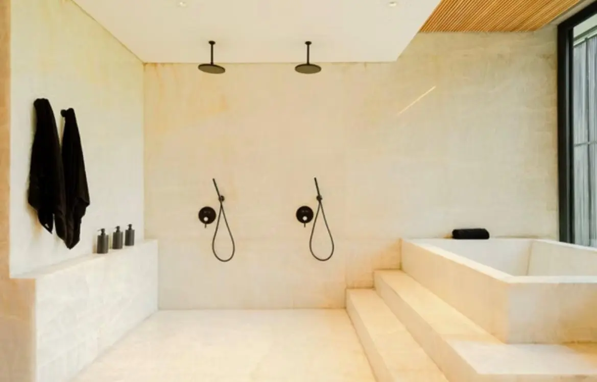 Villa For Rent 6 Bed In Pererenan Badung Bali — image 1