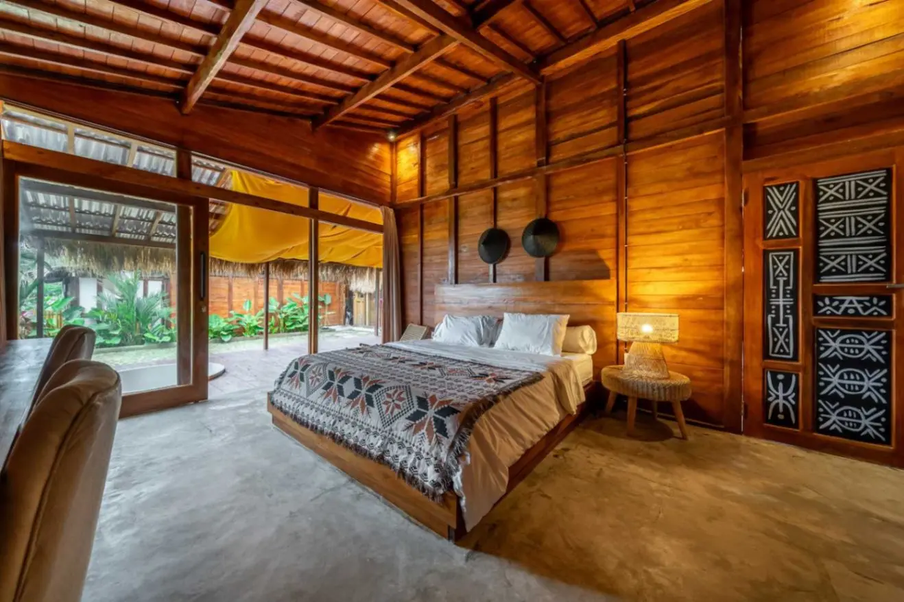 FOR 1 MONTH ONLY - 3BR Villa Pets Allowed
