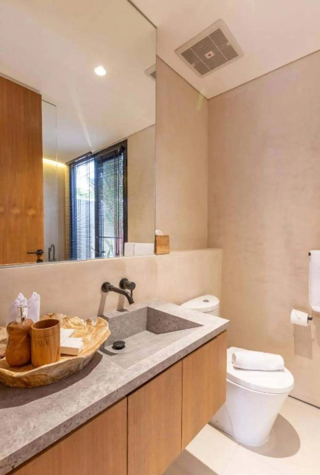 Villa For Rent 3 Bed In PererenanBadung Bali — image 4
