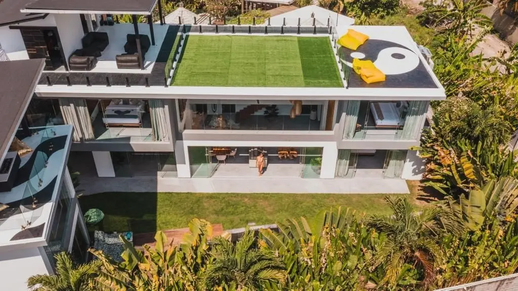 Villa For Rent 5 Bed In Berawa Tibubeneng Bali — image 4