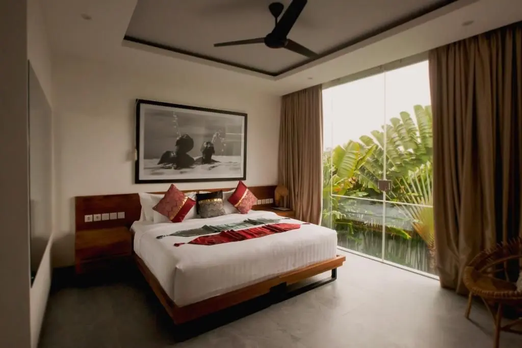Villa For Rent 5 Bed In Berawa Tibubeneng Bali — image 2