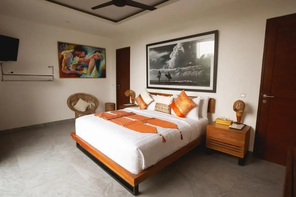 Villa For Rent 5 Bed In Berawa Tibubeneng Bali — image 3