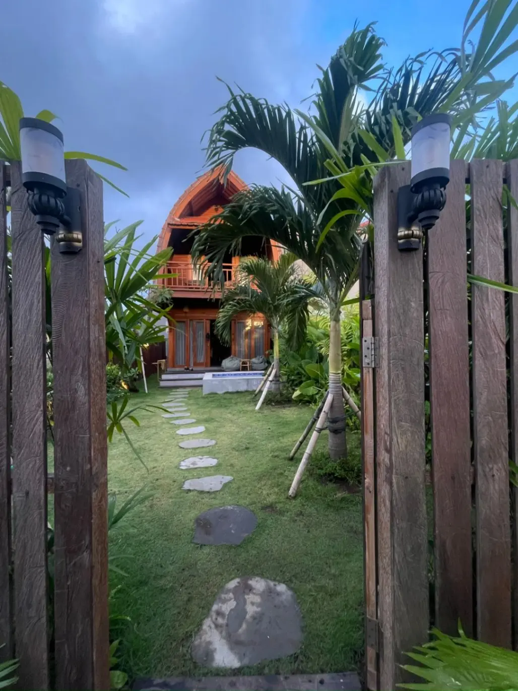 Kemuning Bukit - Private 2 storey wooden bungalow
