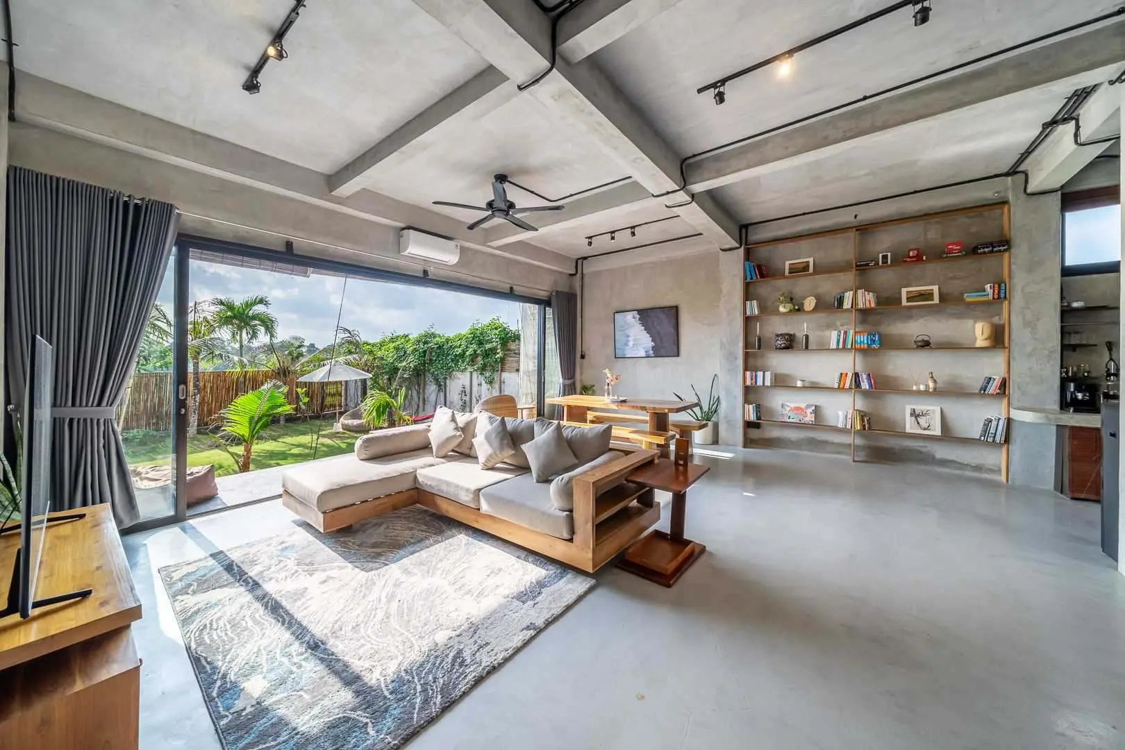 1BR - Modern Industrial Style