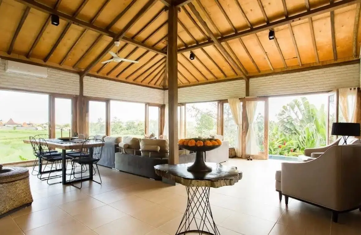 Villa For Rent 4 Bed In Berawa Tibubeneng Bali — image 4