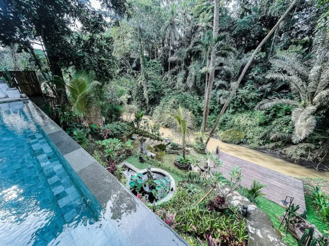 3-Bedroom Villa with Tropical Jungle Ambience in Cepaka — image 1