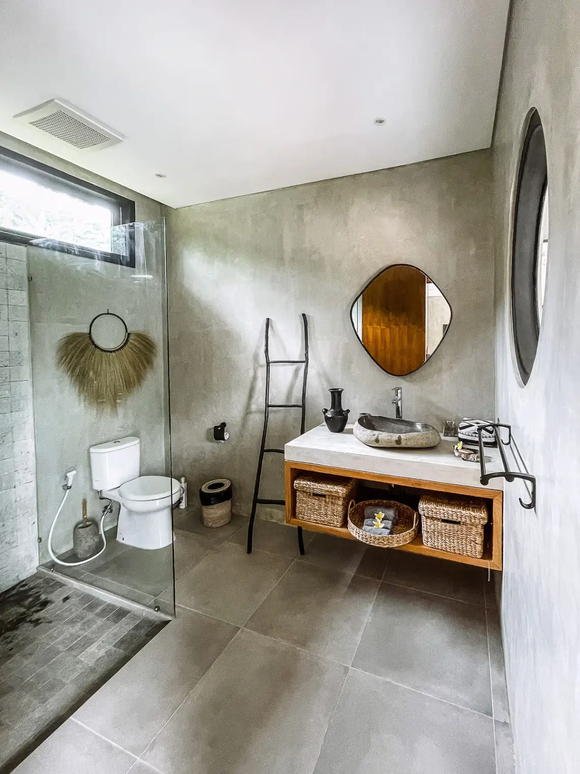 3-Bedroom Villa with Tropical Jungle Ambience in Cepaka — image 4