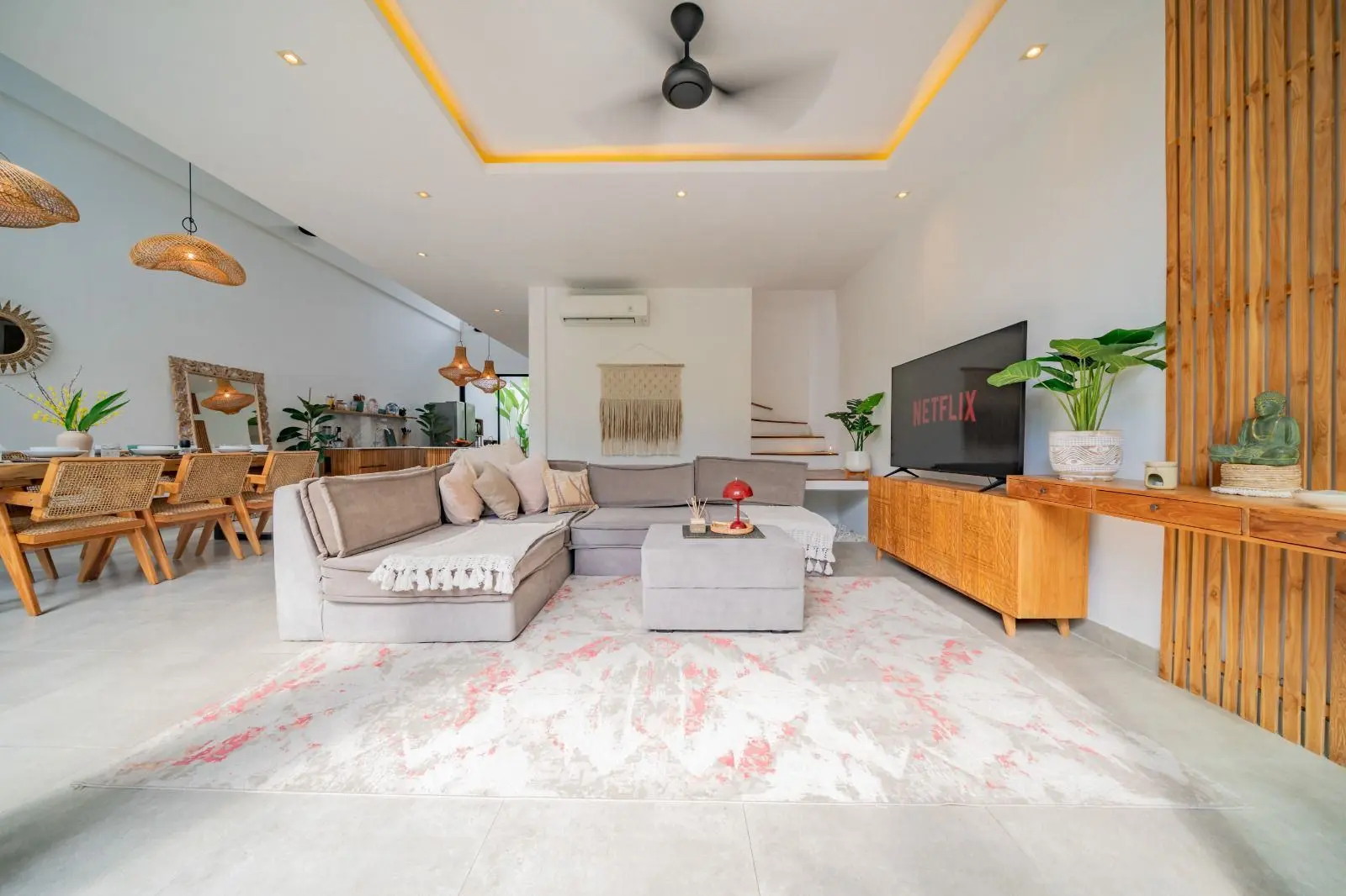 3-bedroom Tropical Paradise Villa in Berawa — image 1