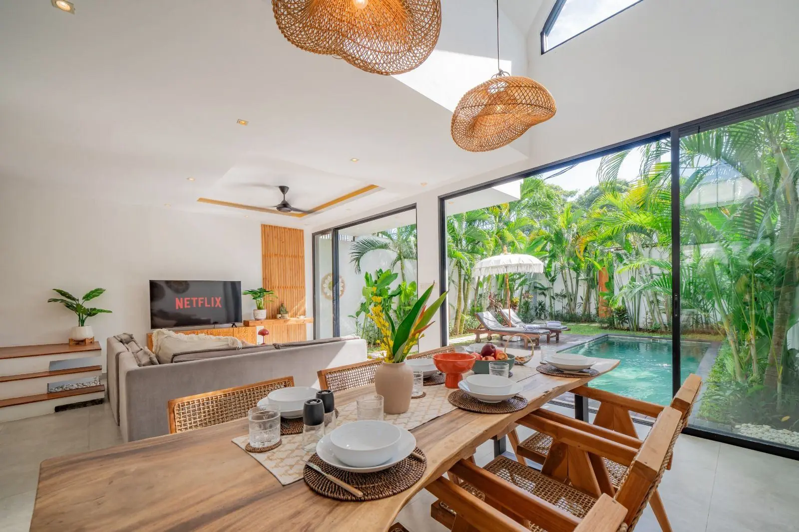 3-bedroom Tropical Paradise Villa in Berawa — image 2