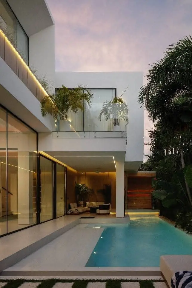 Villa For Rent 3 Bed In Berawa Tibubeneng Bali — image 1