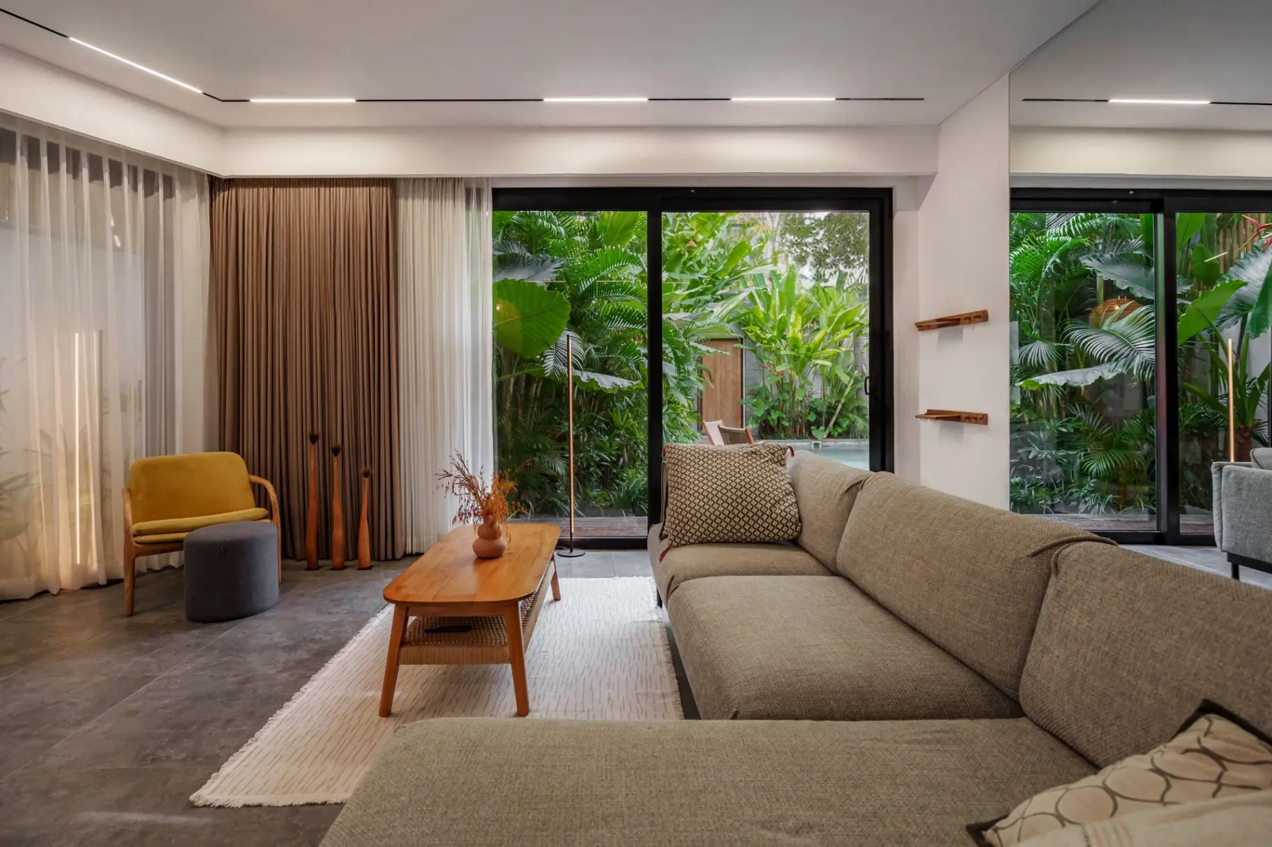 Premium 7-Bedroom Villa – next to Batu Bolong beach Canggu — image 4
